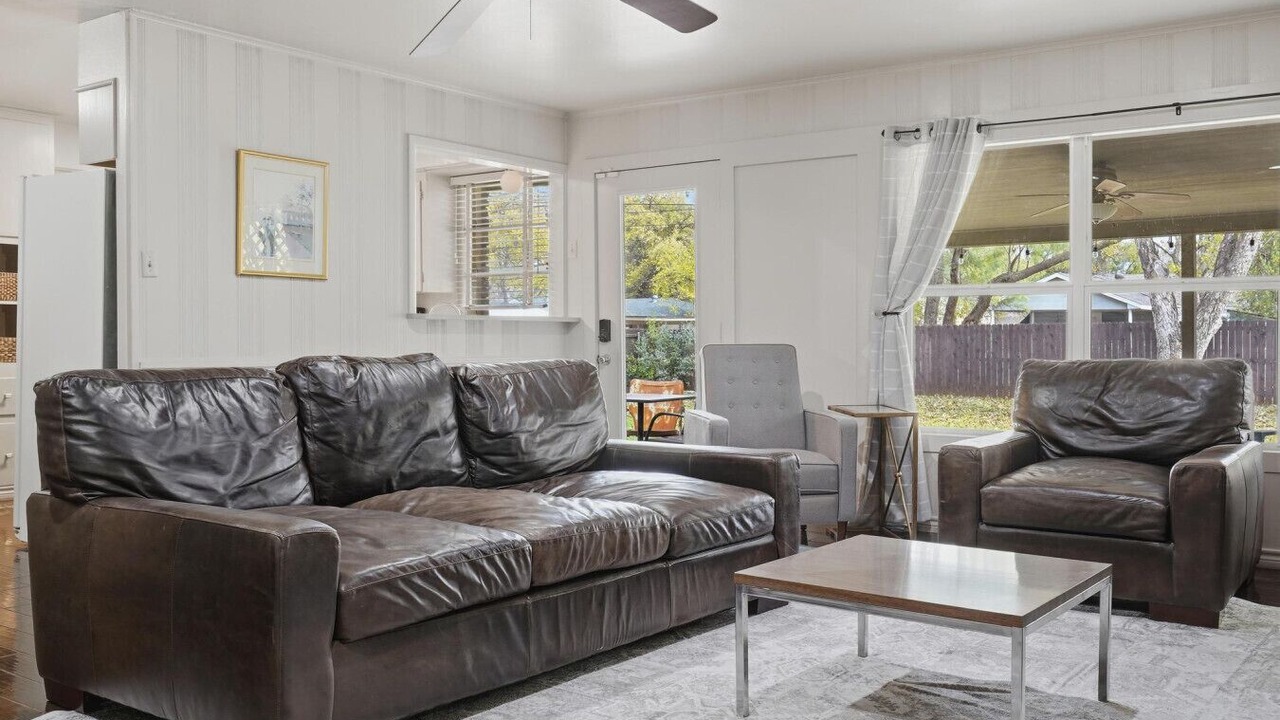 Photo of Livingroom in Elmwood Area