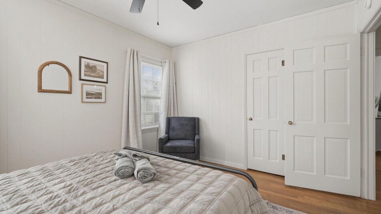 Photo of Bedroom in Elmwood Area