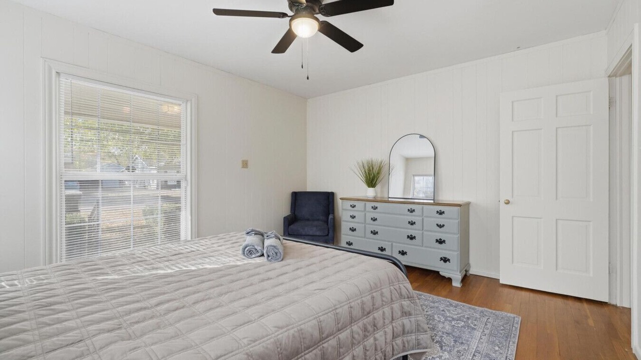 Photo of Bedroom in Elmwood Area