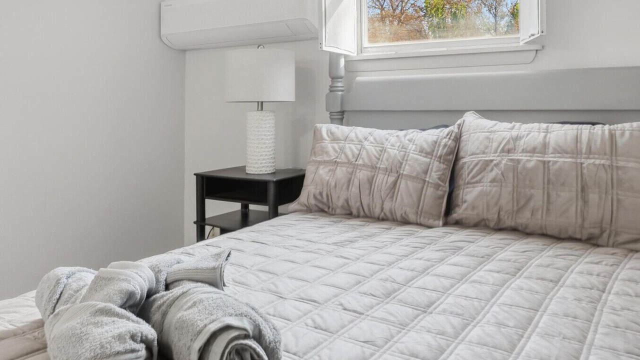 Photo of Bedroom in Elmwood Area