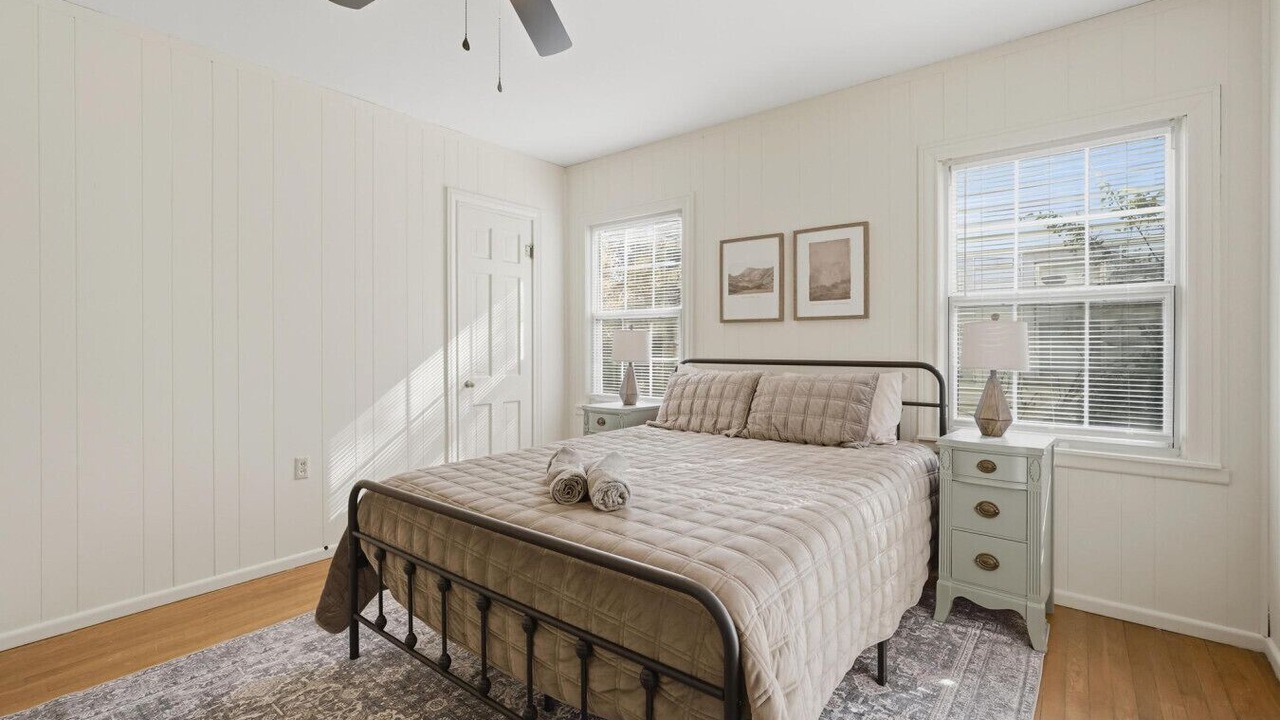 Photo of Bedroom in Elmwood Area