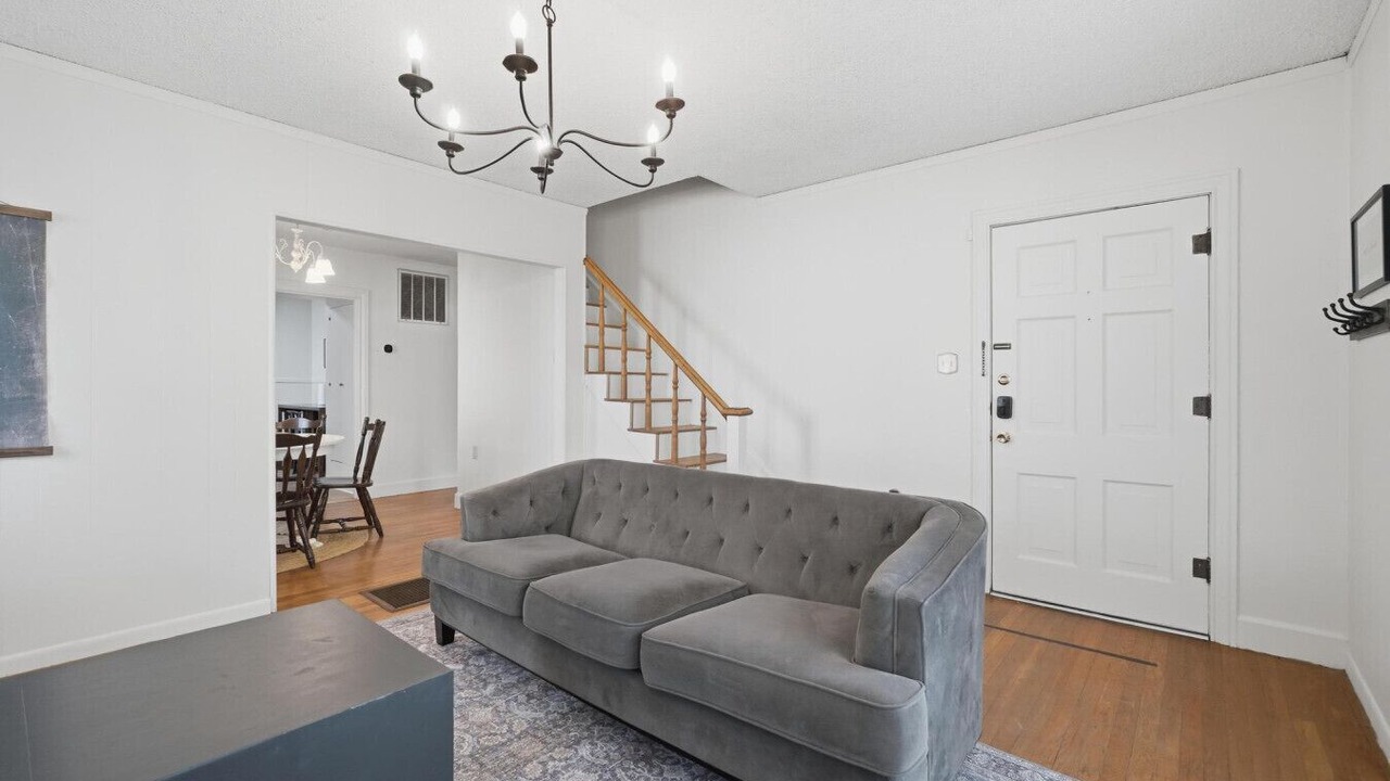 Photo of Livingroom in Elmwood Area