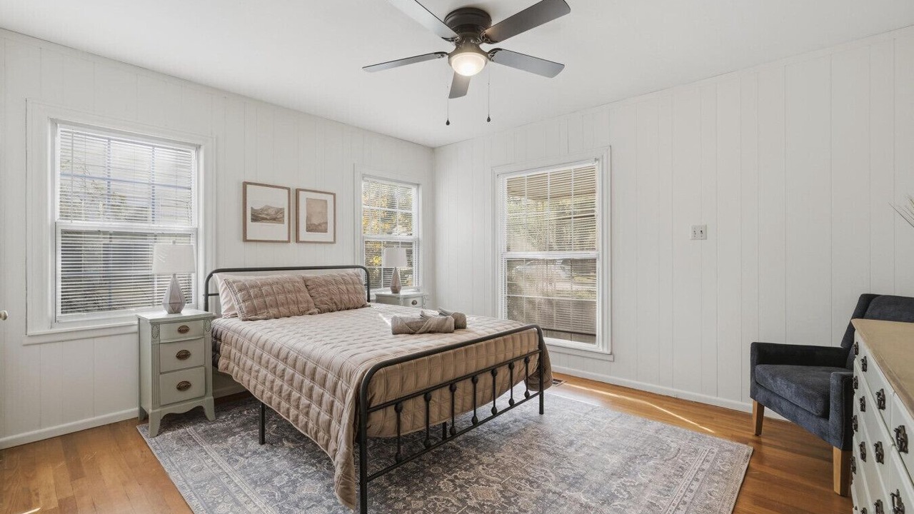 Photo of Bedroom in Elmwood Area