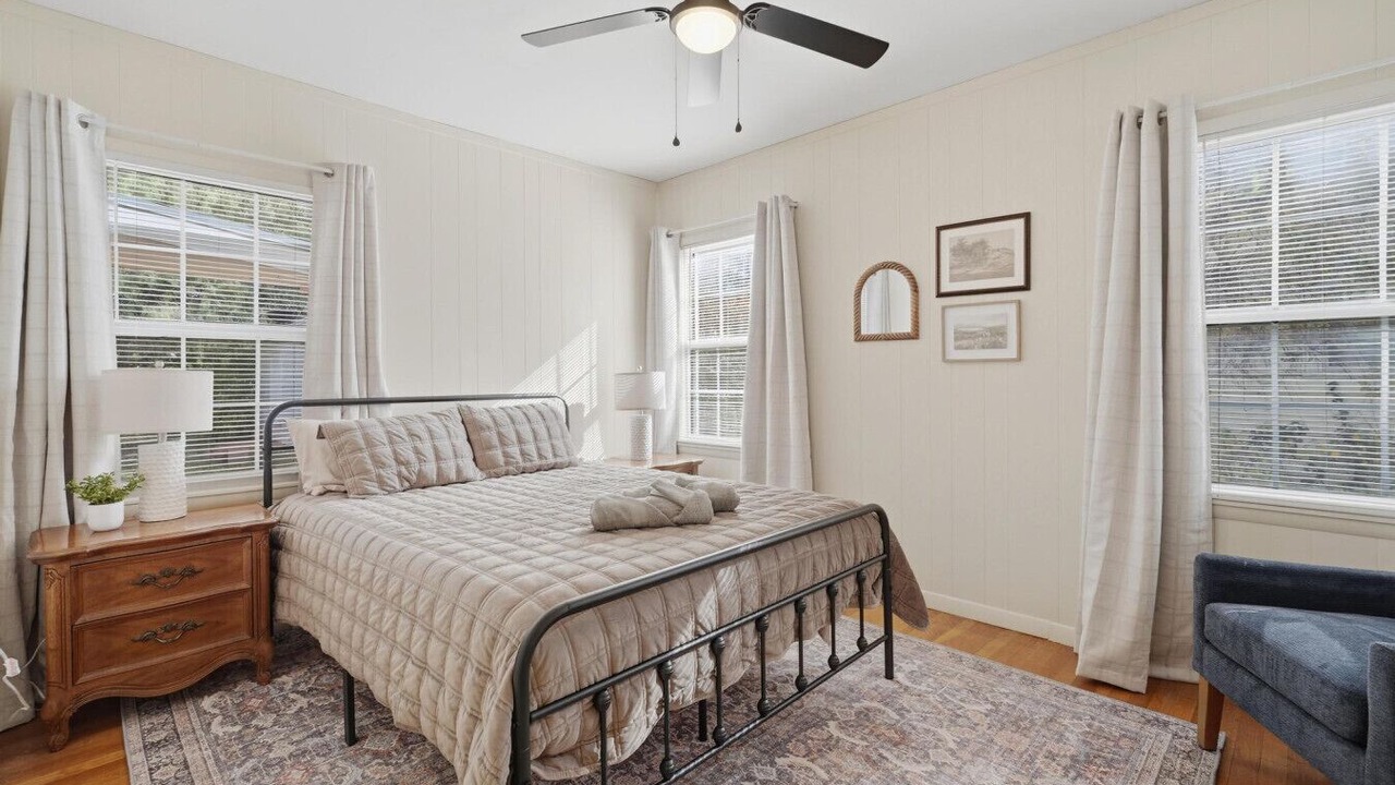 Photo of Bedroom in Elmwood Area