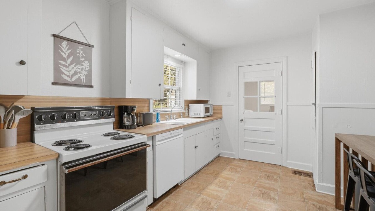 Photo of Kitchen in Elmwood Area