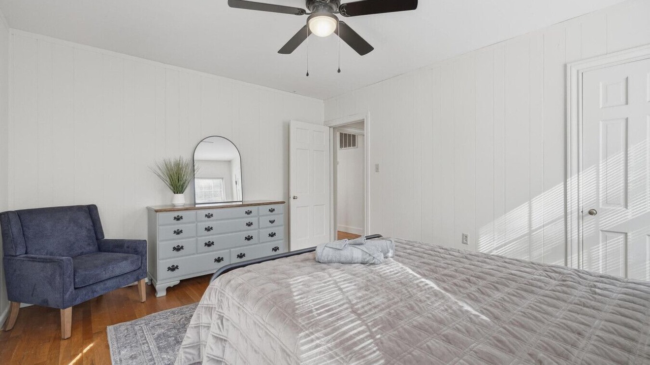 Photo of Bedroom in Elmwood Area