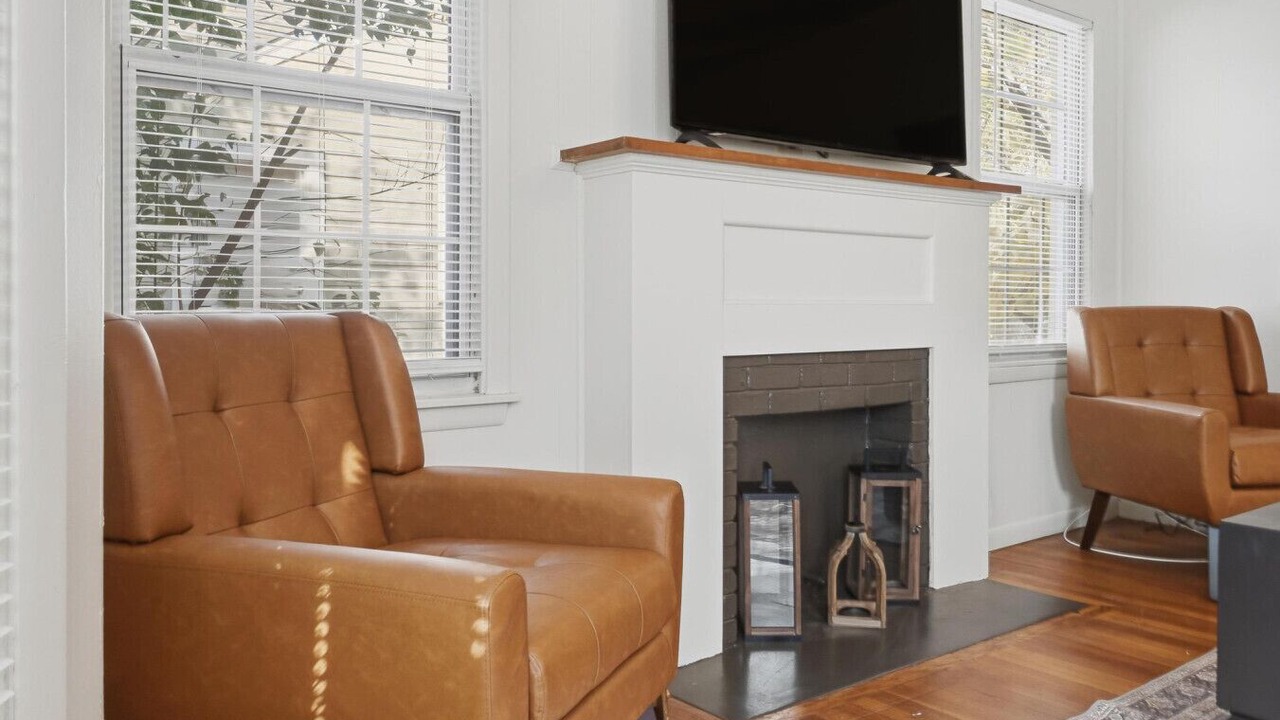 Photo of Livingroom in Elmwood Area