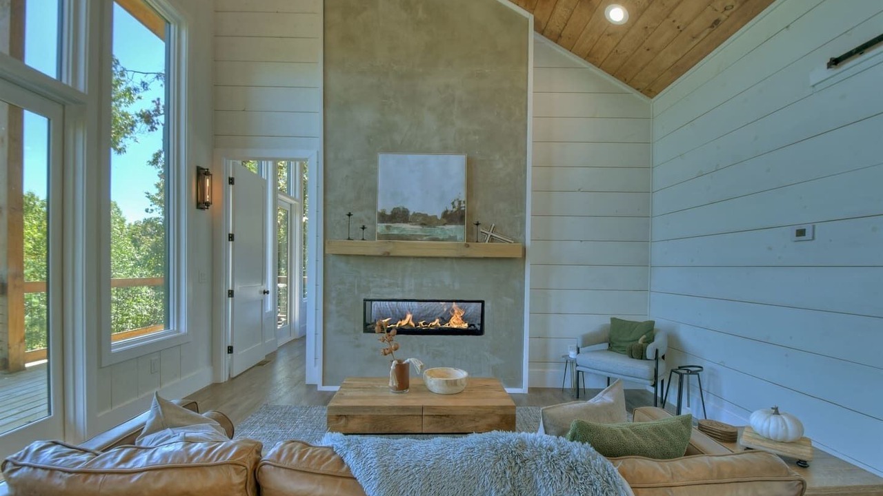 Photo of Livingroom in Cherry Log