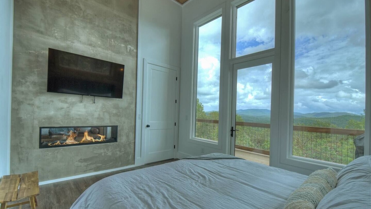 Photo of Livingroom in Cherry Log