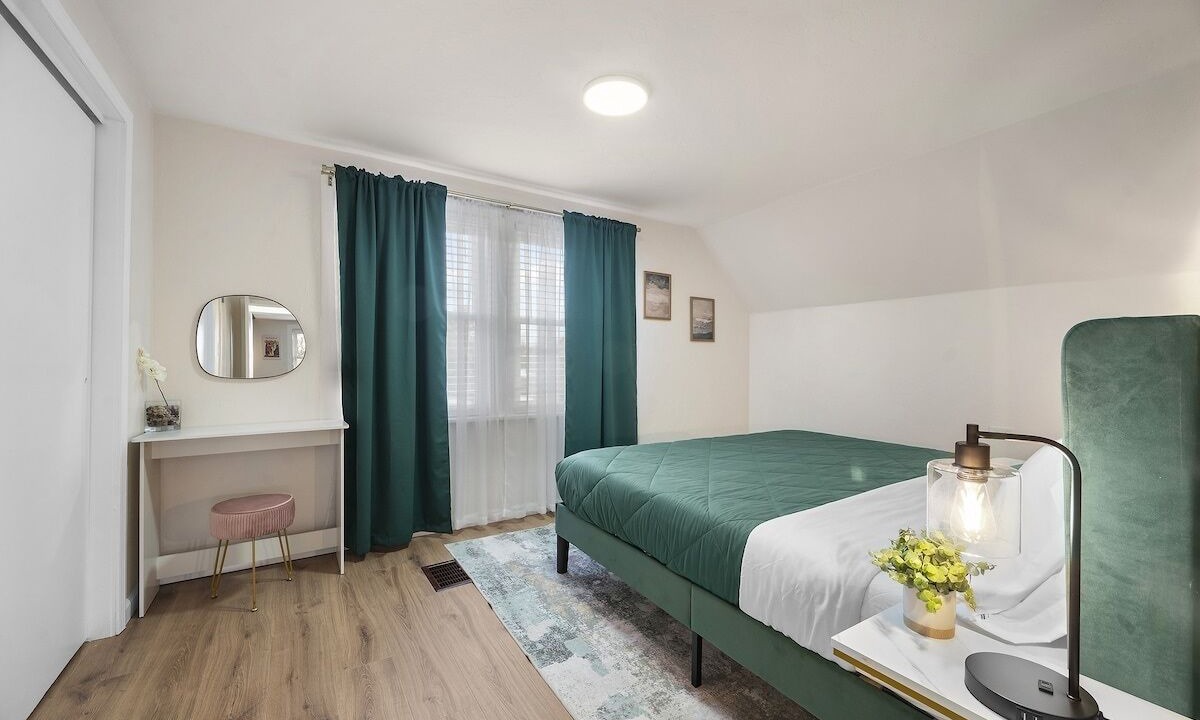 Photo of Bedroom in Squirrel Hill South
