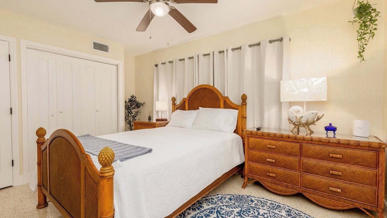 Photo of Bedroom in Redington Beach