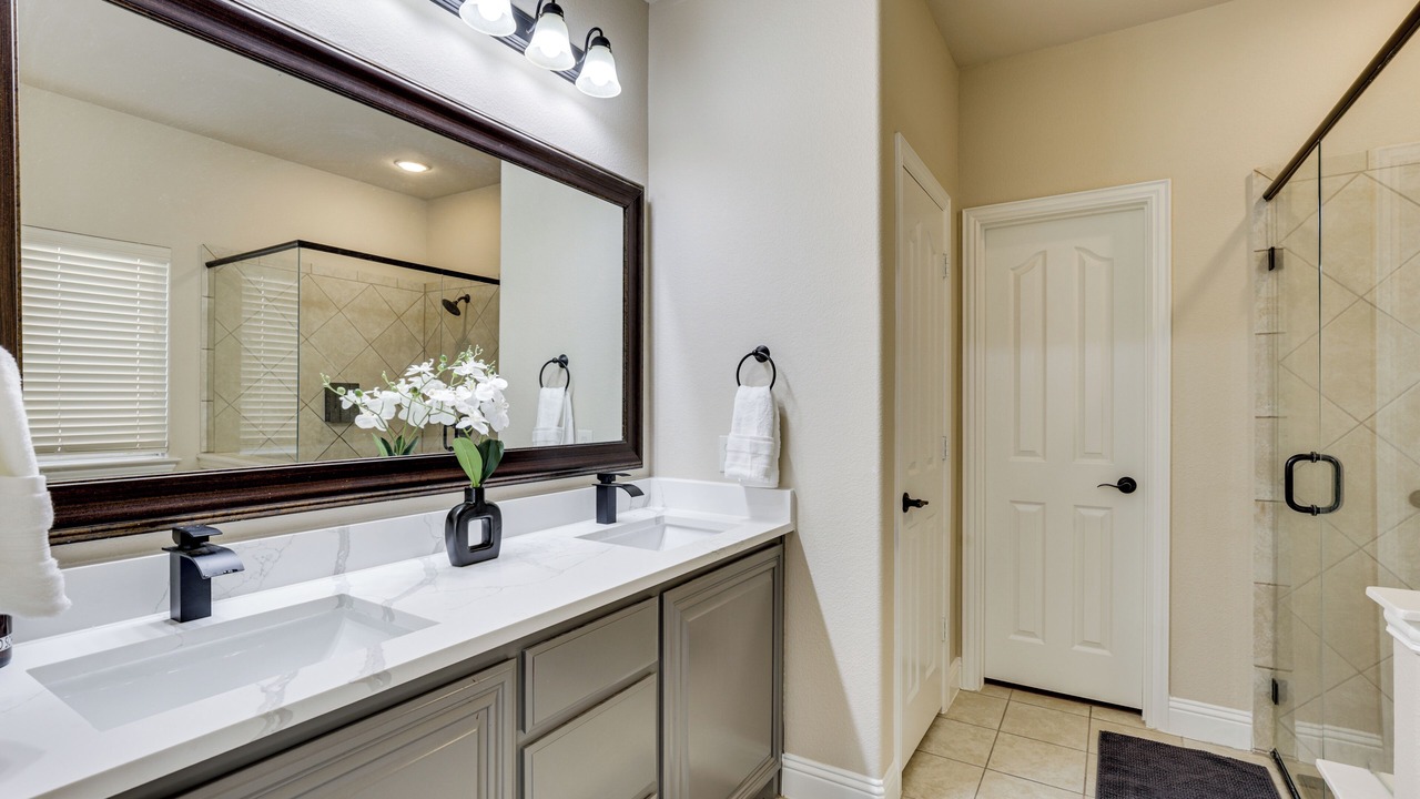Photo of Bathroom in Anna