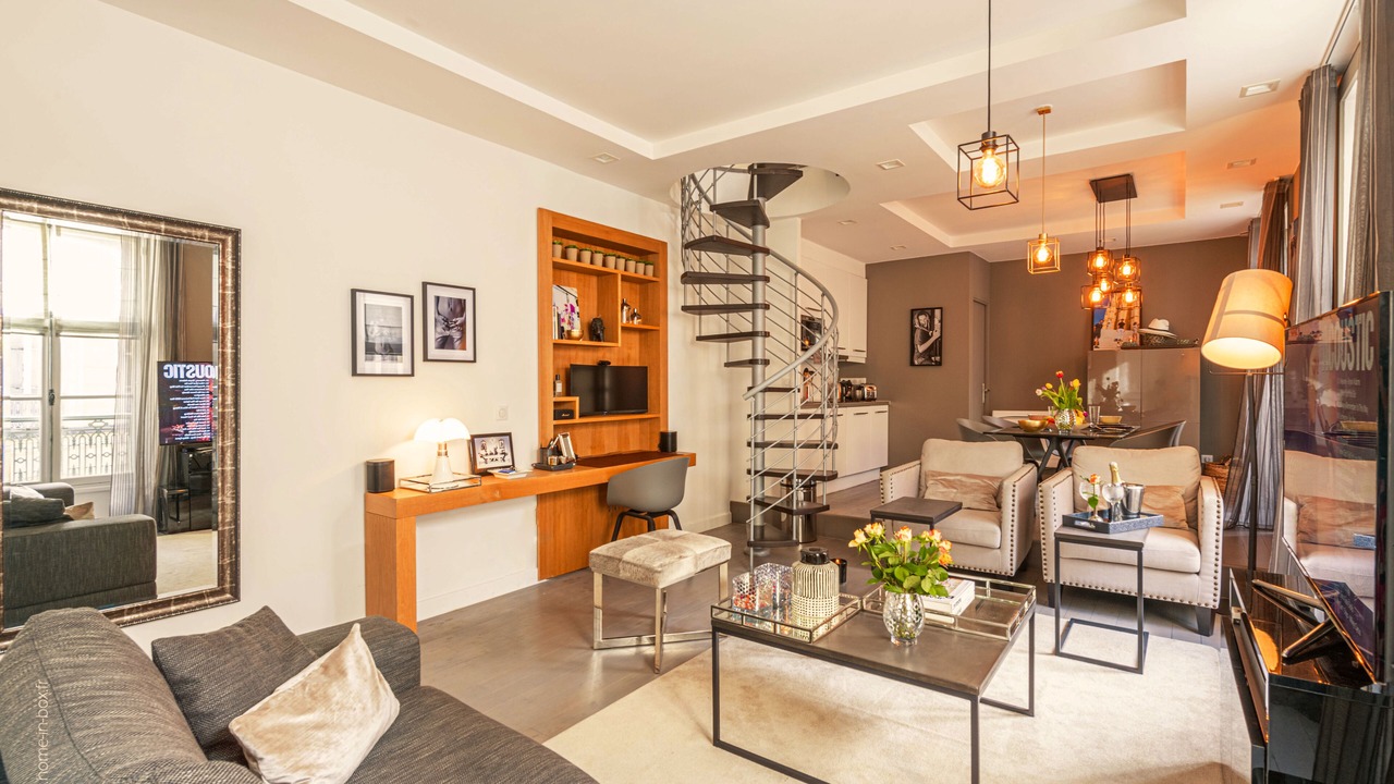 Photo of Livingroom in 8th Arrondissement