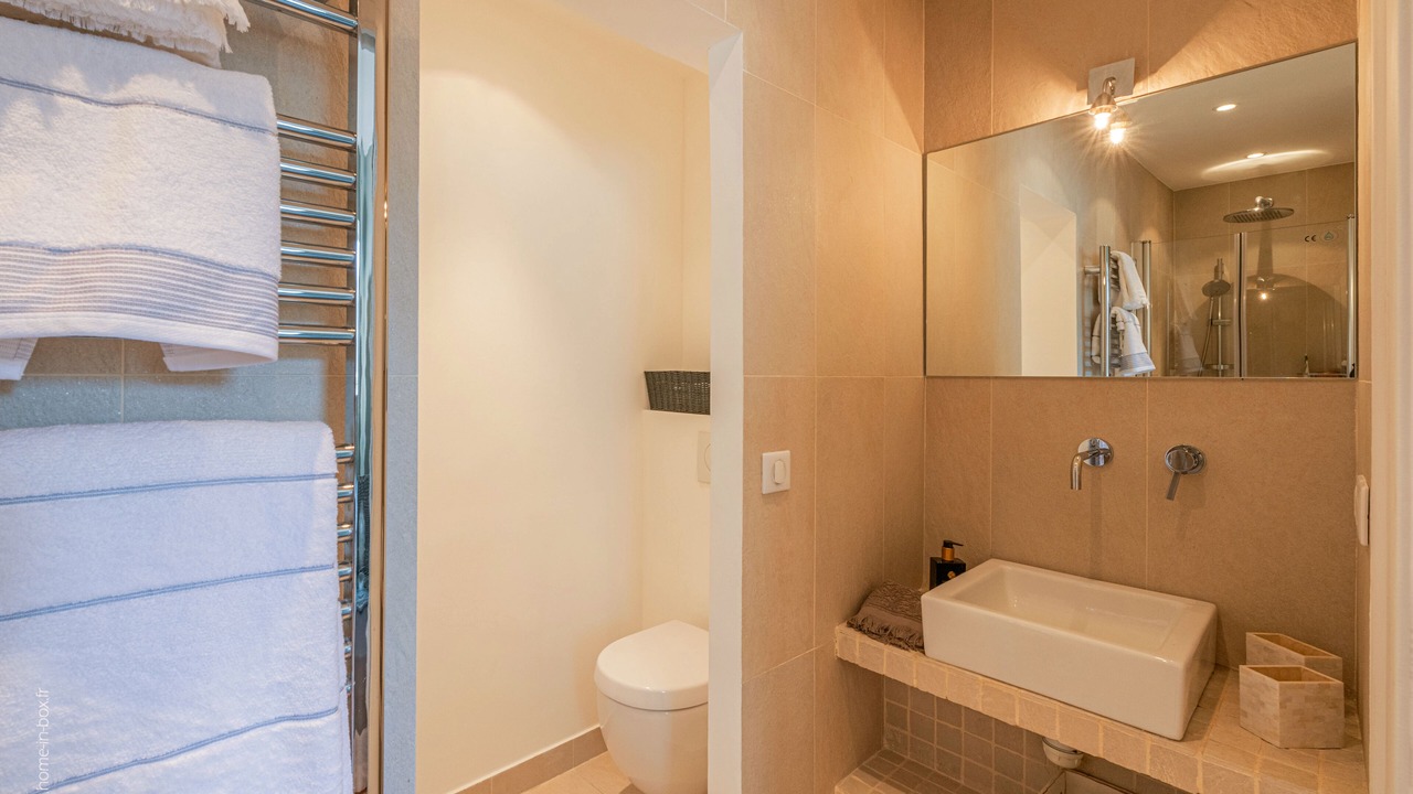 Photo of Bathroom in 8th Arrondissement