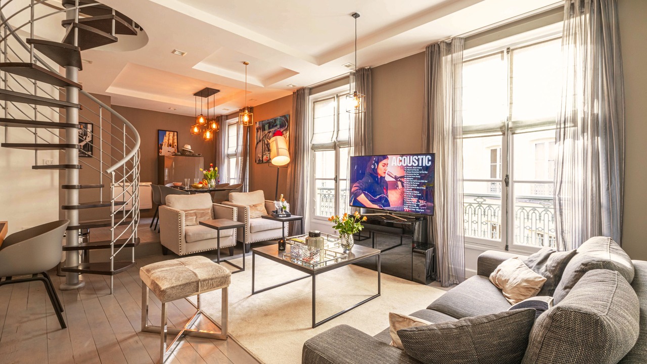 Photo of Livingroom in 8th Arrondissement