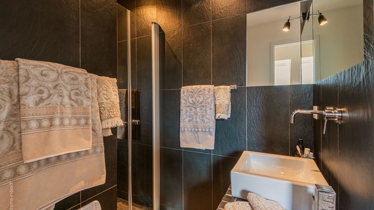 Photo of Bathroom in 8th Arrondissement