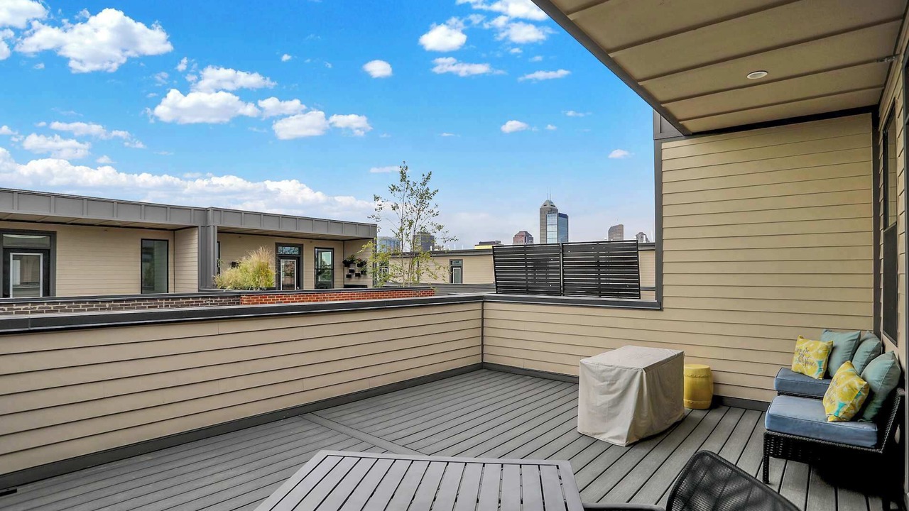 Photo of Patio Balcony in Lockerbie Square