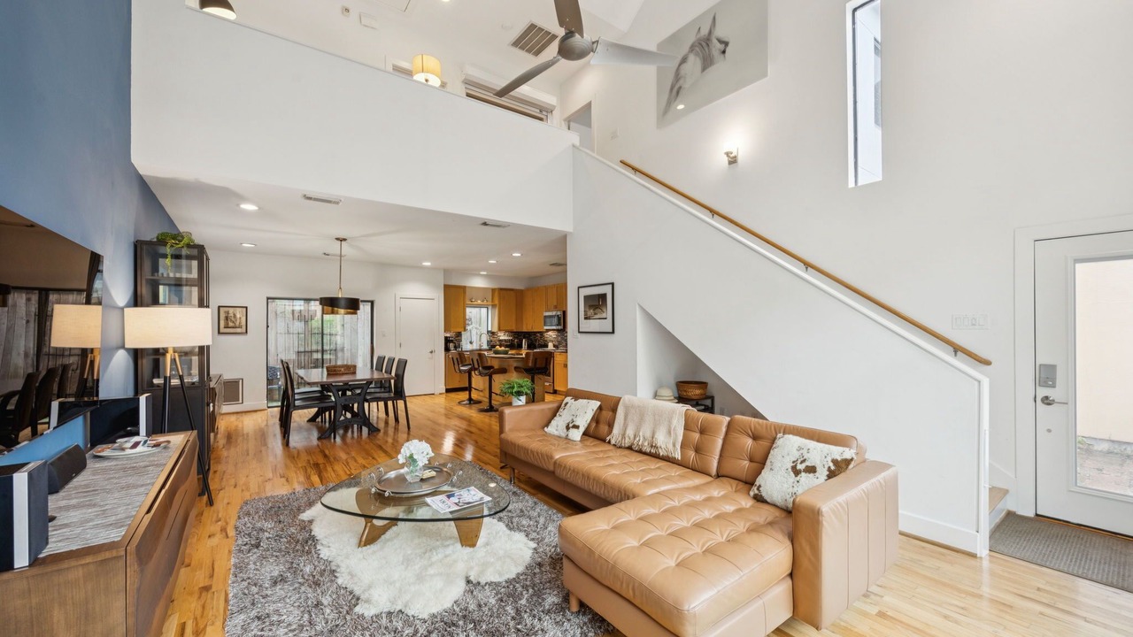 Photo of Livingroom in Washington Ave./ Memorial Park