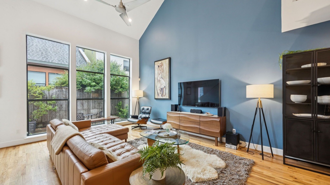 Photo of Livingroom in Washington Ave./ Memorial Park