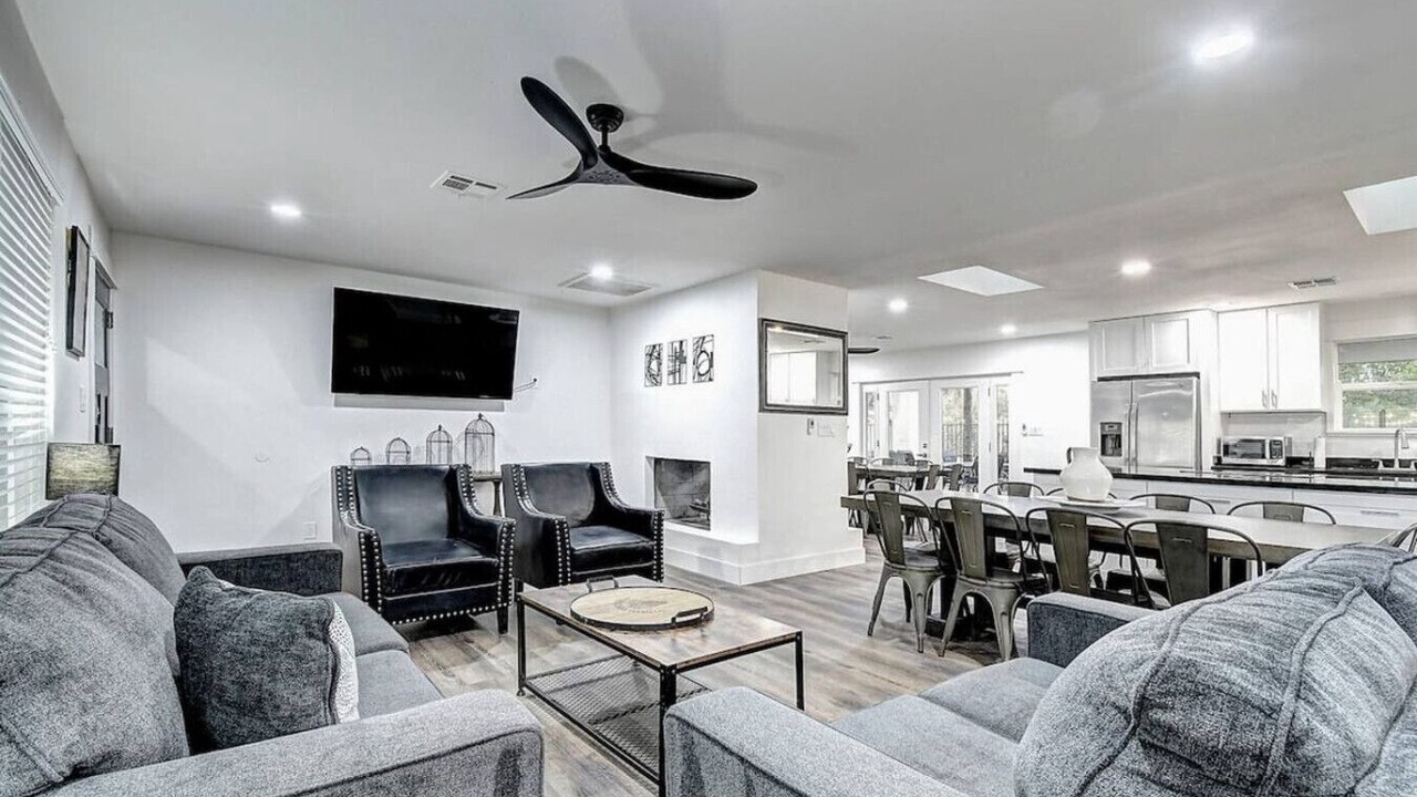 Photo of Livingroom in Paradise Valley Village