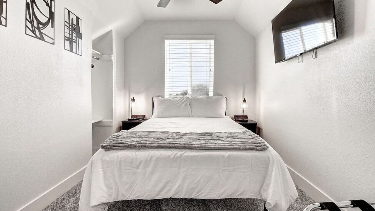 Photo of Bedroom in Paradise Valley Village