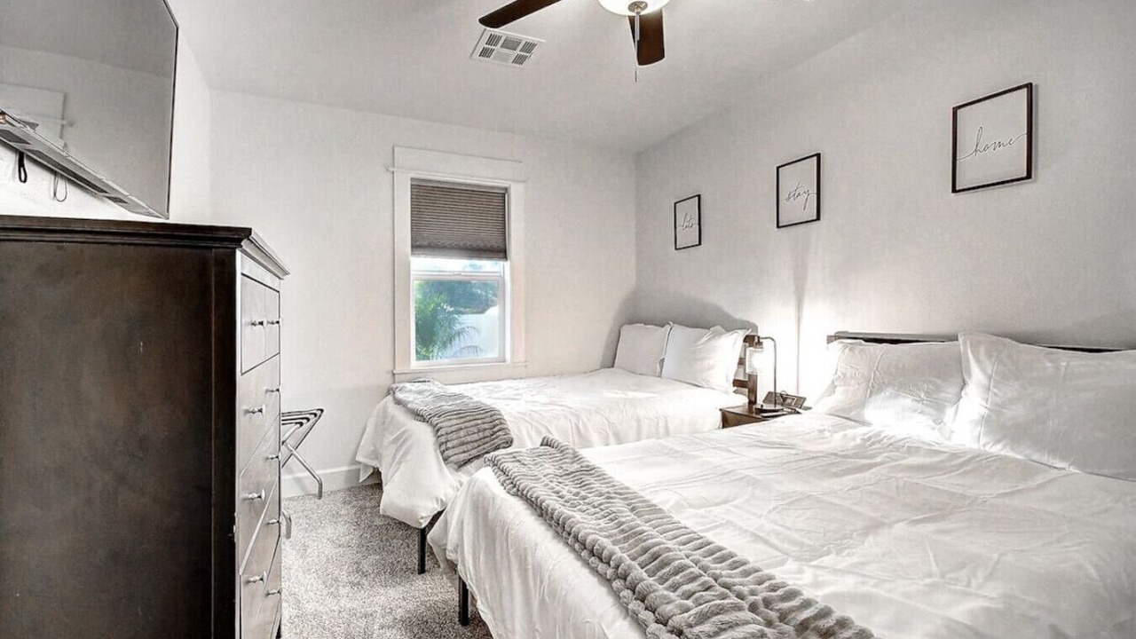 Photo of Bedroom in Paradise Valley Village