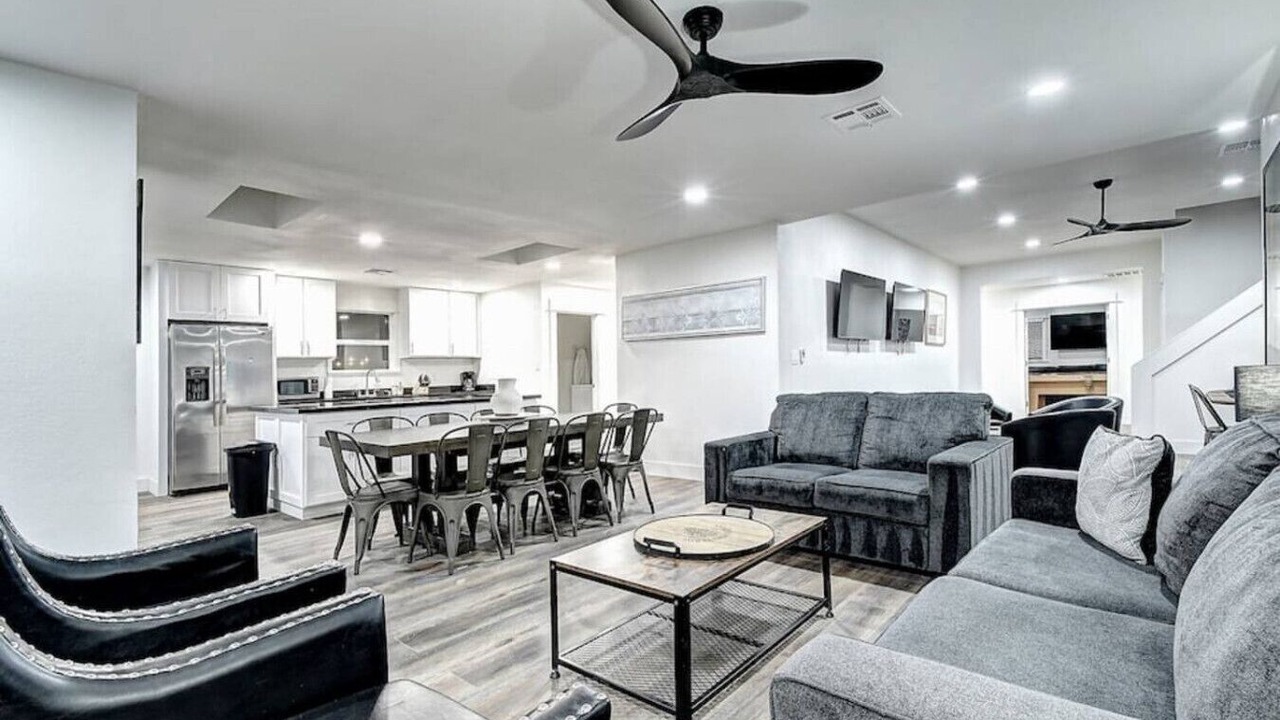 Photo of Livingroom in Paradise Valley Village