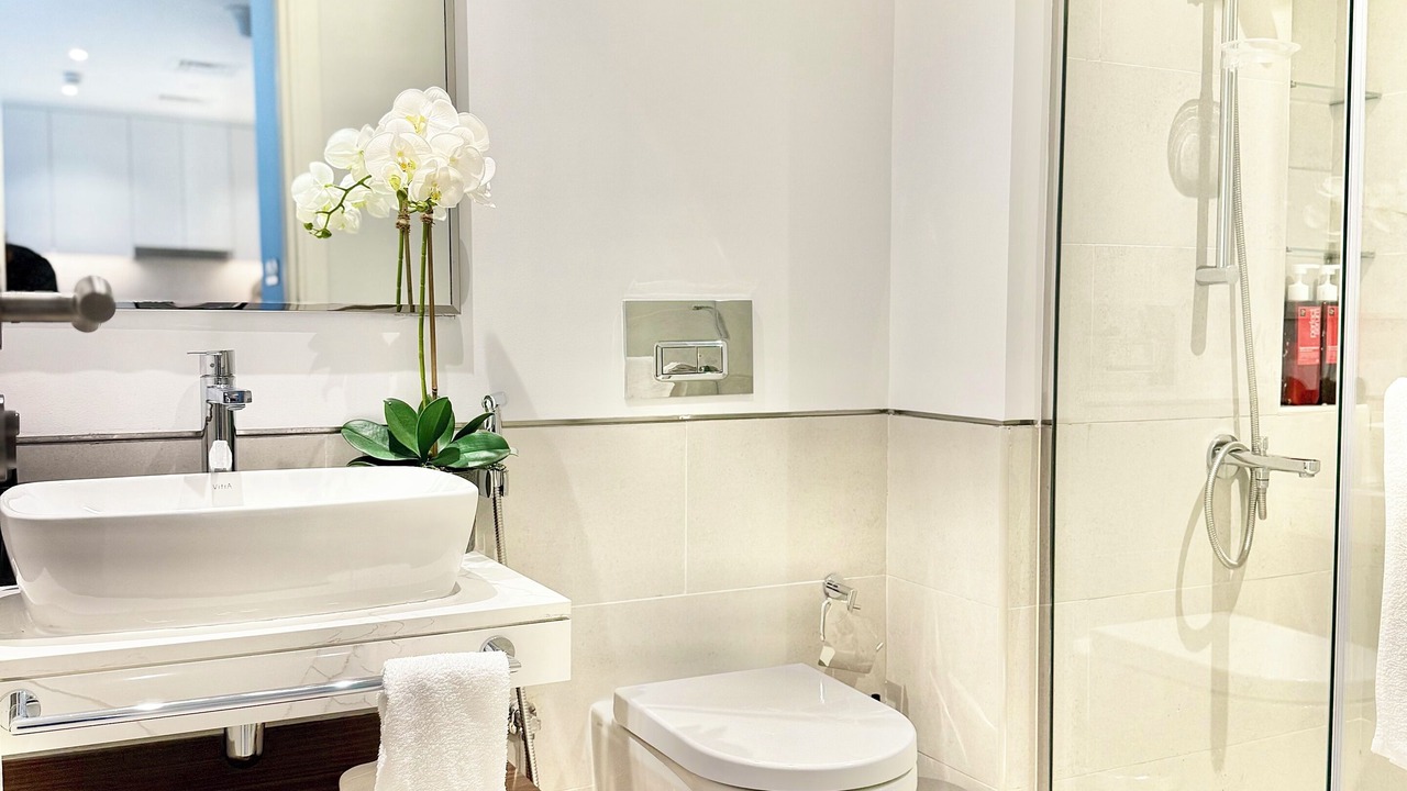 Photo of Bathroom in Umm Suqeim 3