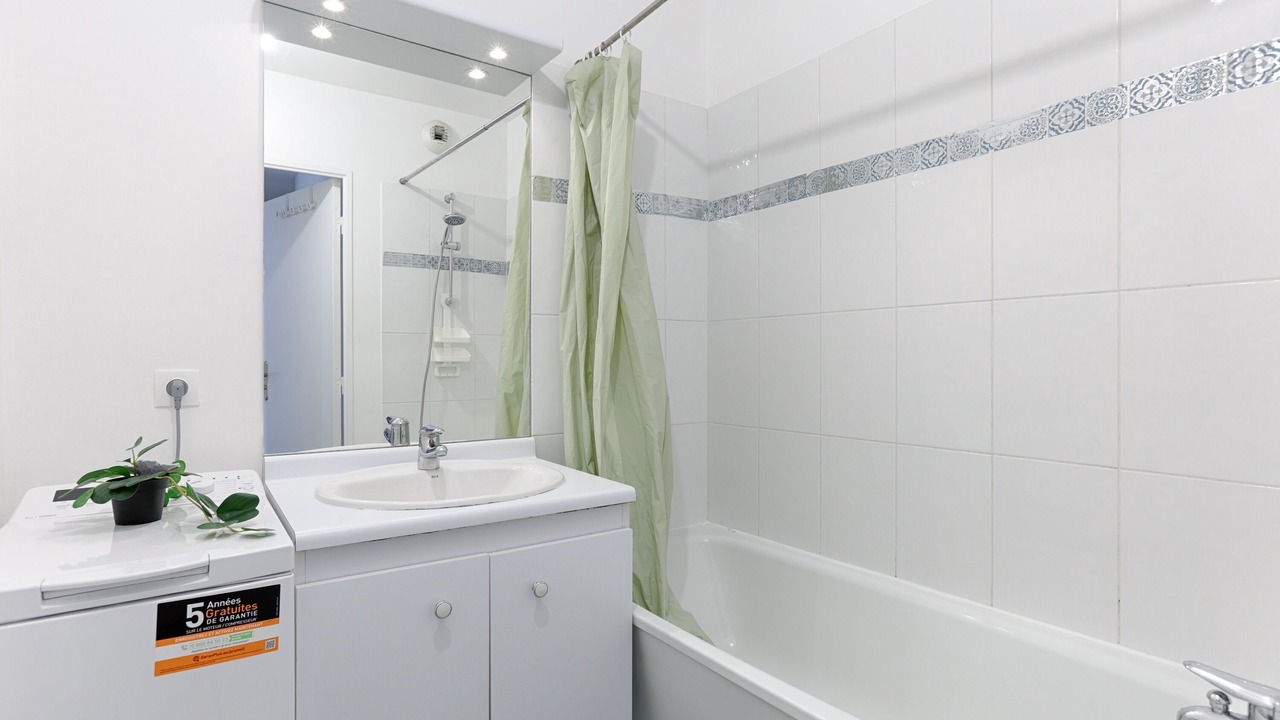 Photo of Bathroom in Villejuif