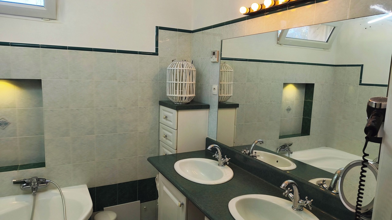 Photo of Bathroom in Maraussan