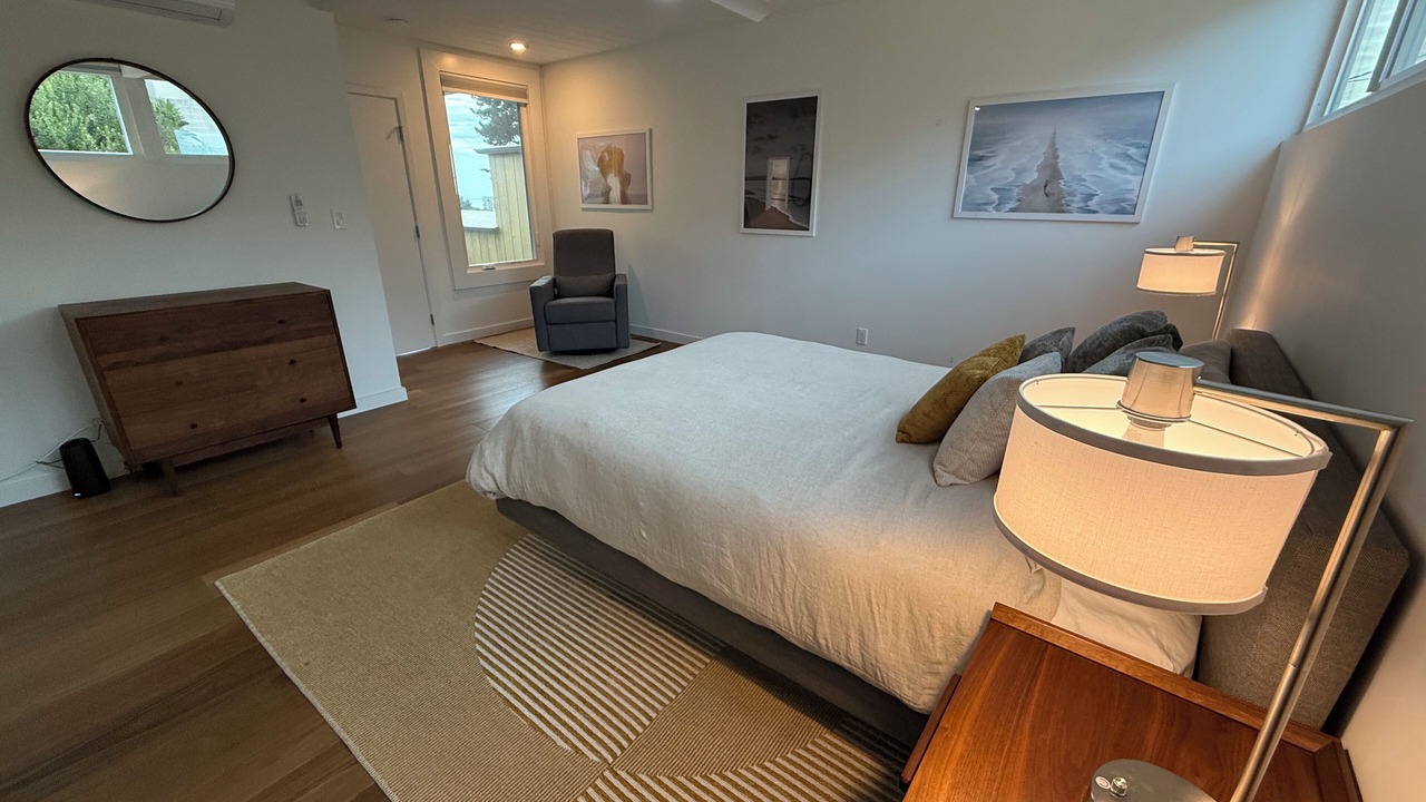 Photo of Bedroom in La Jolla Mesa