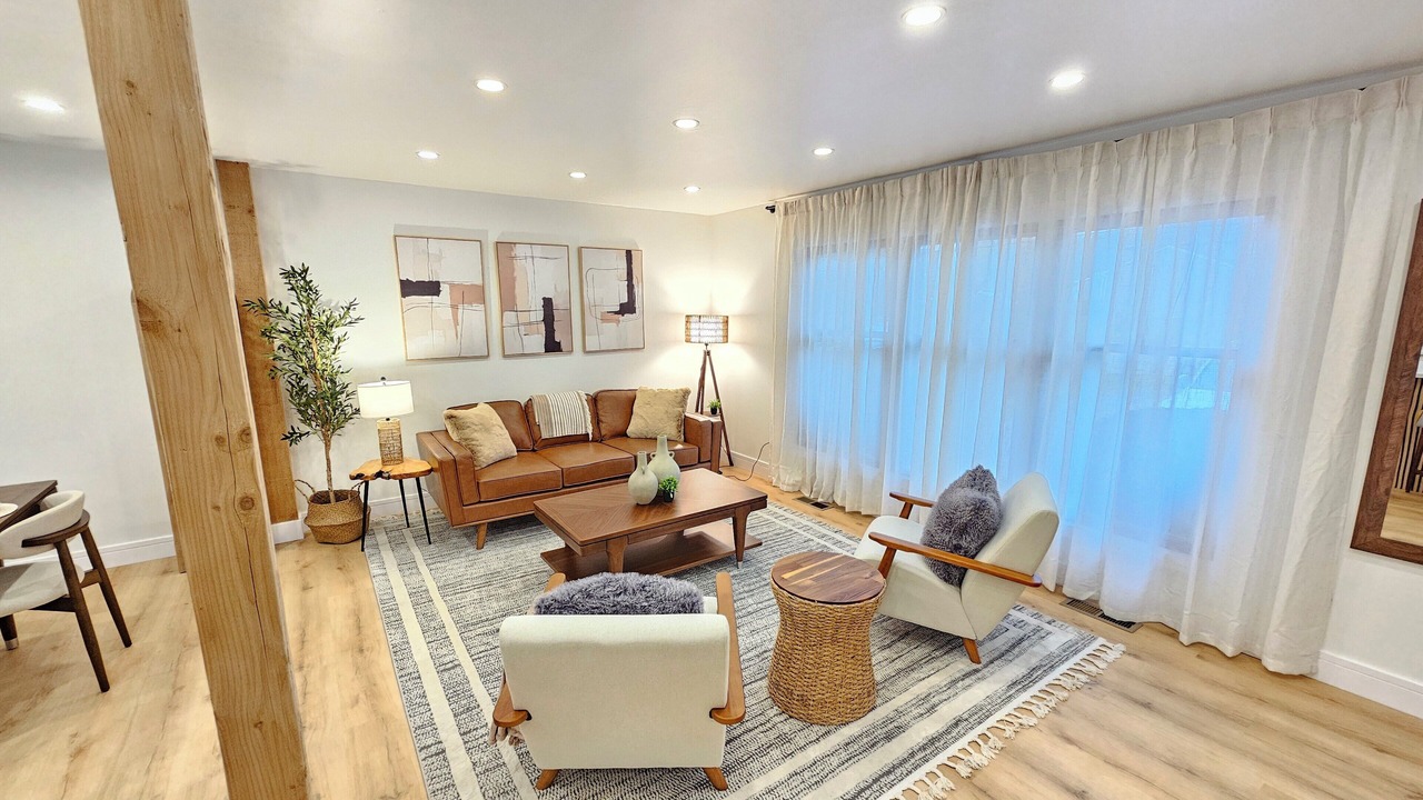 Photo of Livingroom in Waukegan