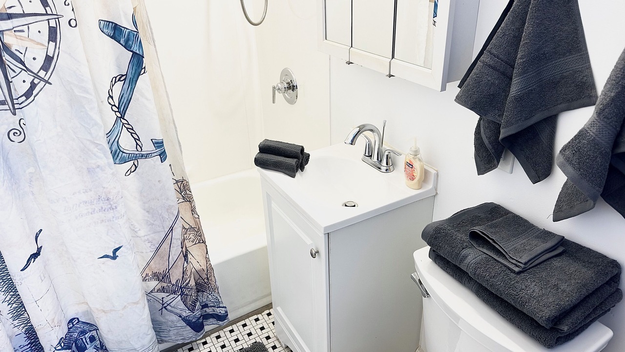 Photo of Bathroom in Oak Park