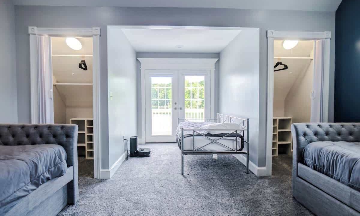 Photo of Bedroom in Summit Station