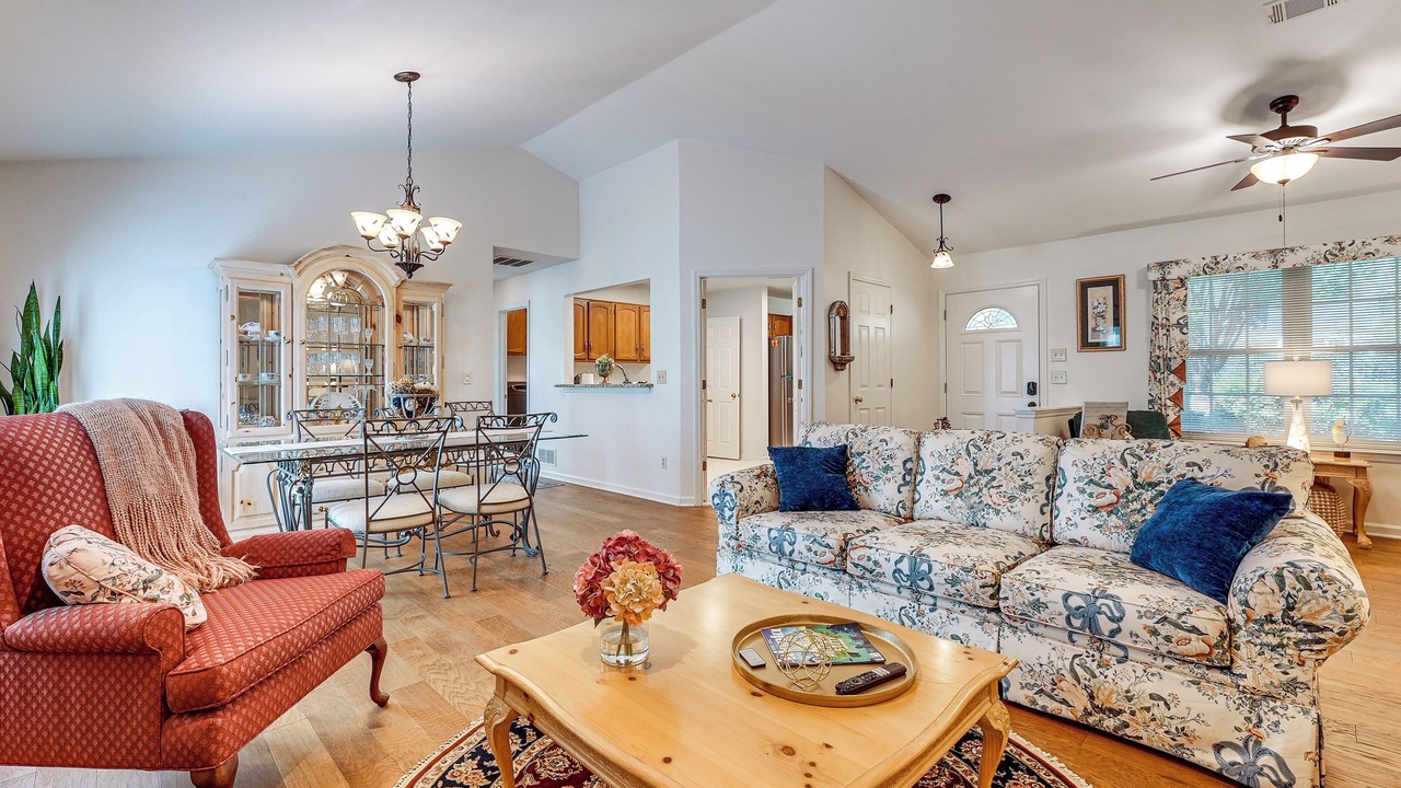 Photo of Livingroom in Town Center