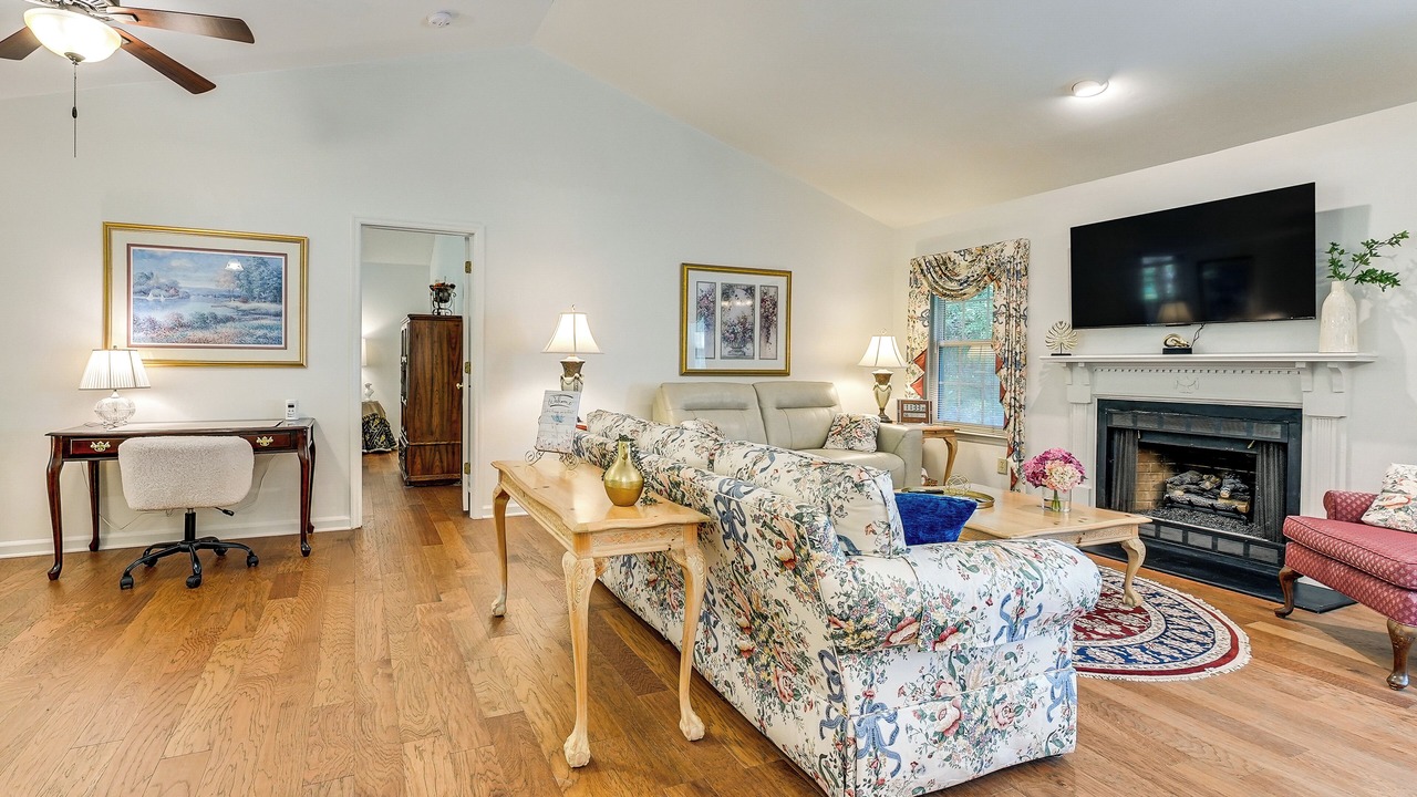 Photo of Livingroom in Town Center