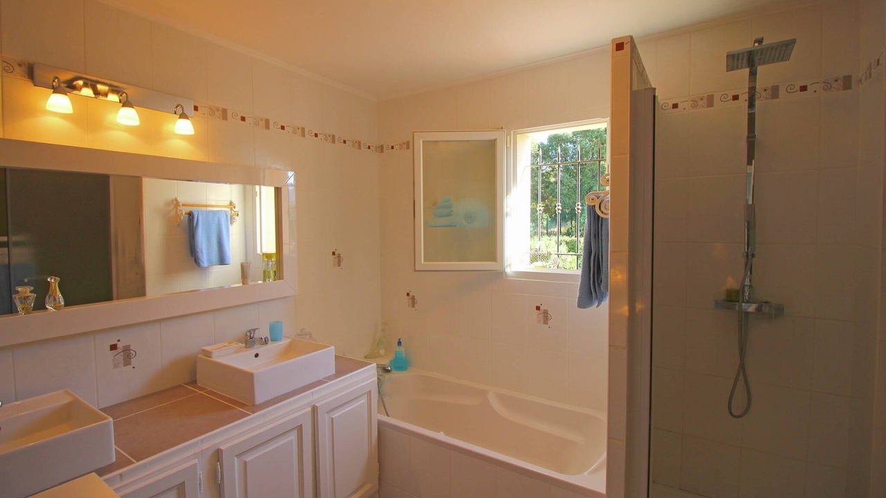 Photo of Bathroom in Serignan-du-Comtat