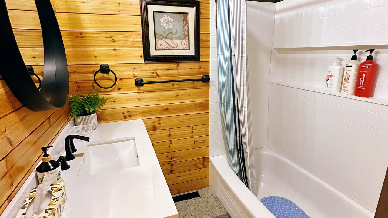 Photo of Bathroom in Amherstburg