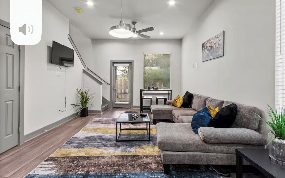 Photo of Livingroom in Spring Branch West