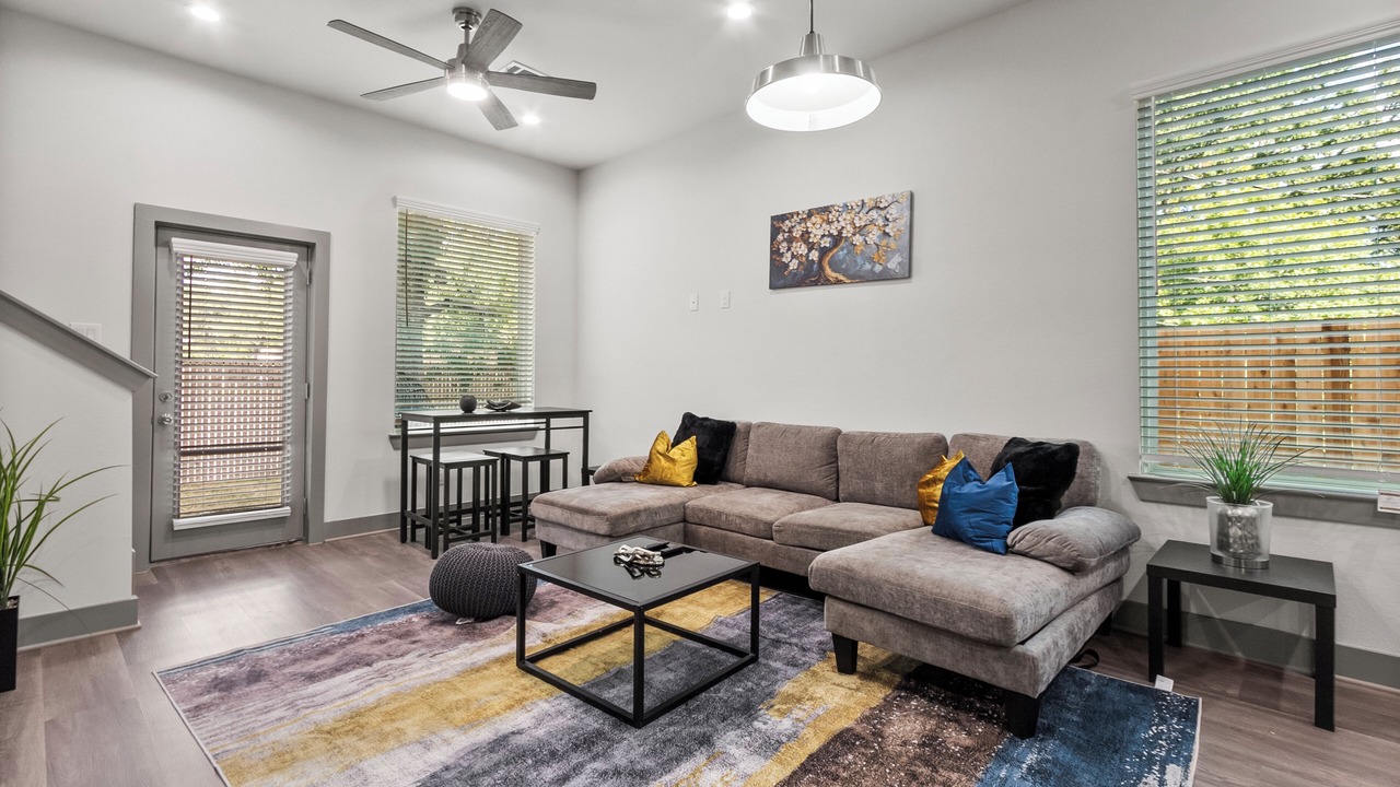 Photo of Livingroom in Spring Branch West