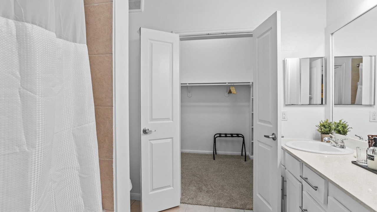 Photo of Bathroom in Montopolis
