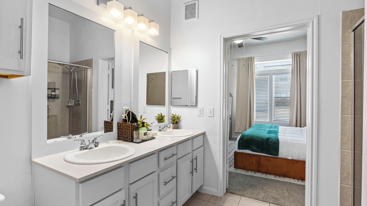 Photo of Bathroom in Montopolis
