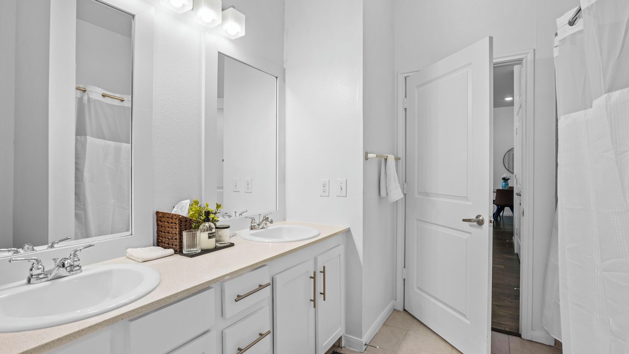 Photo of Bathroom in Montopolis