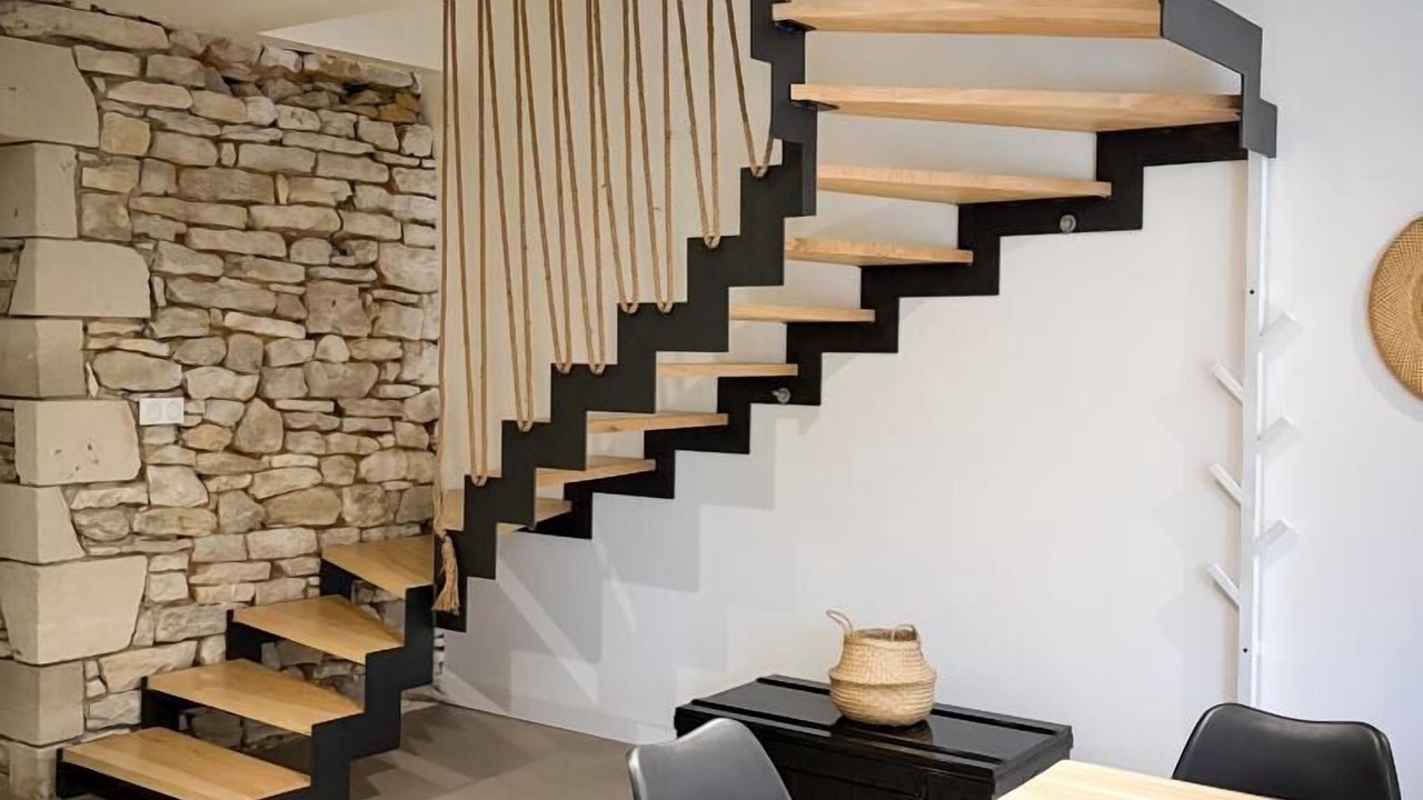 Photo of Others in Martel