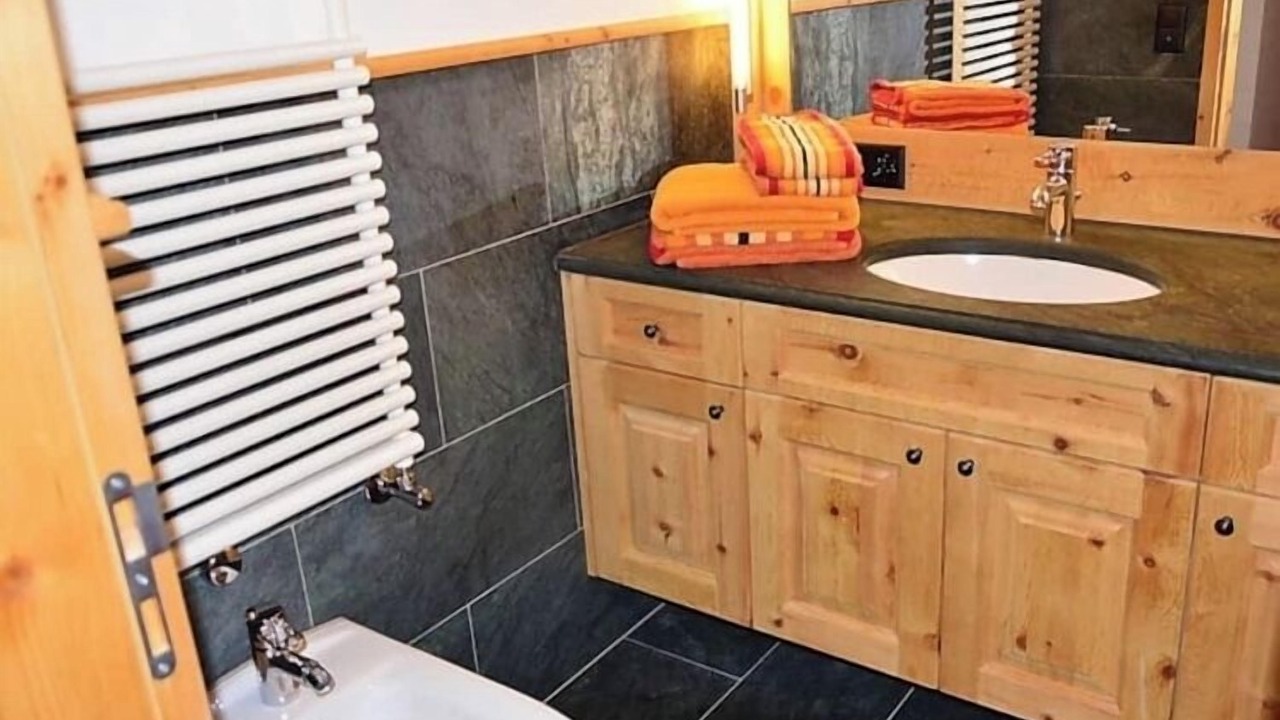 Photo of Bathroom in Samedan