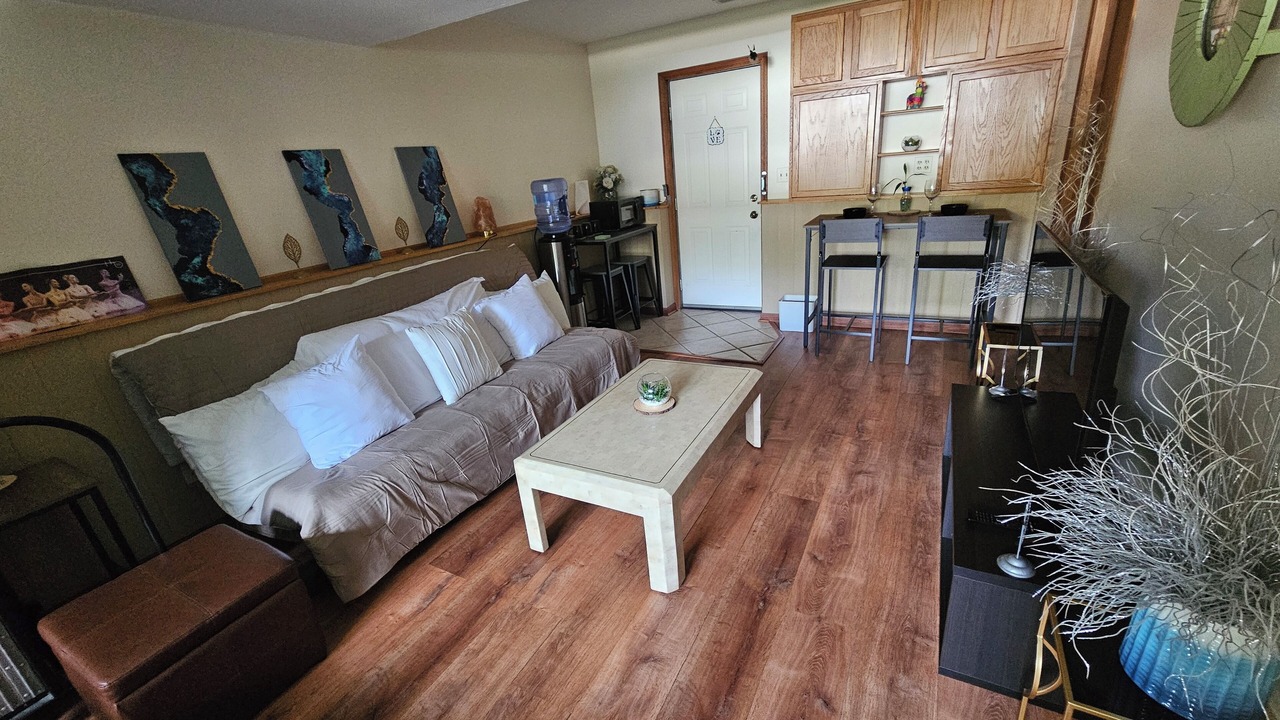 Photo of Livingroom in Lake Villa