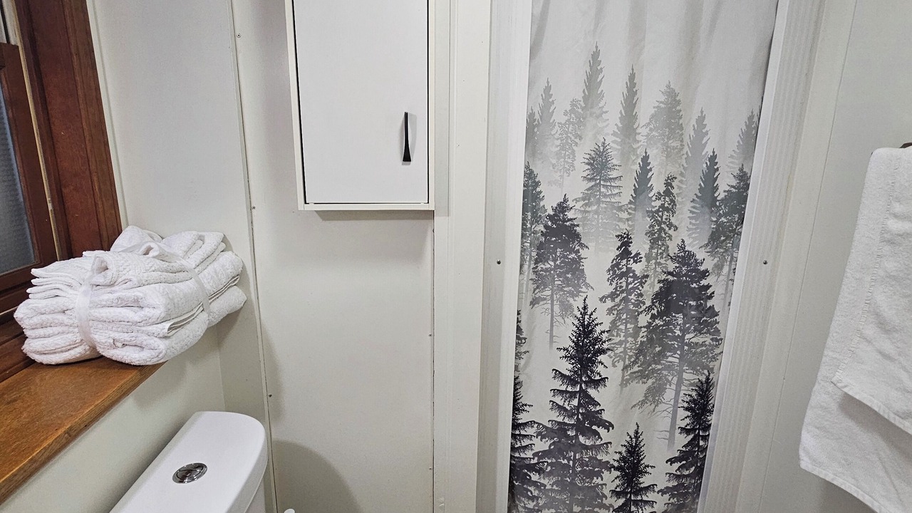 Photo of Bathroom in Lake Villa