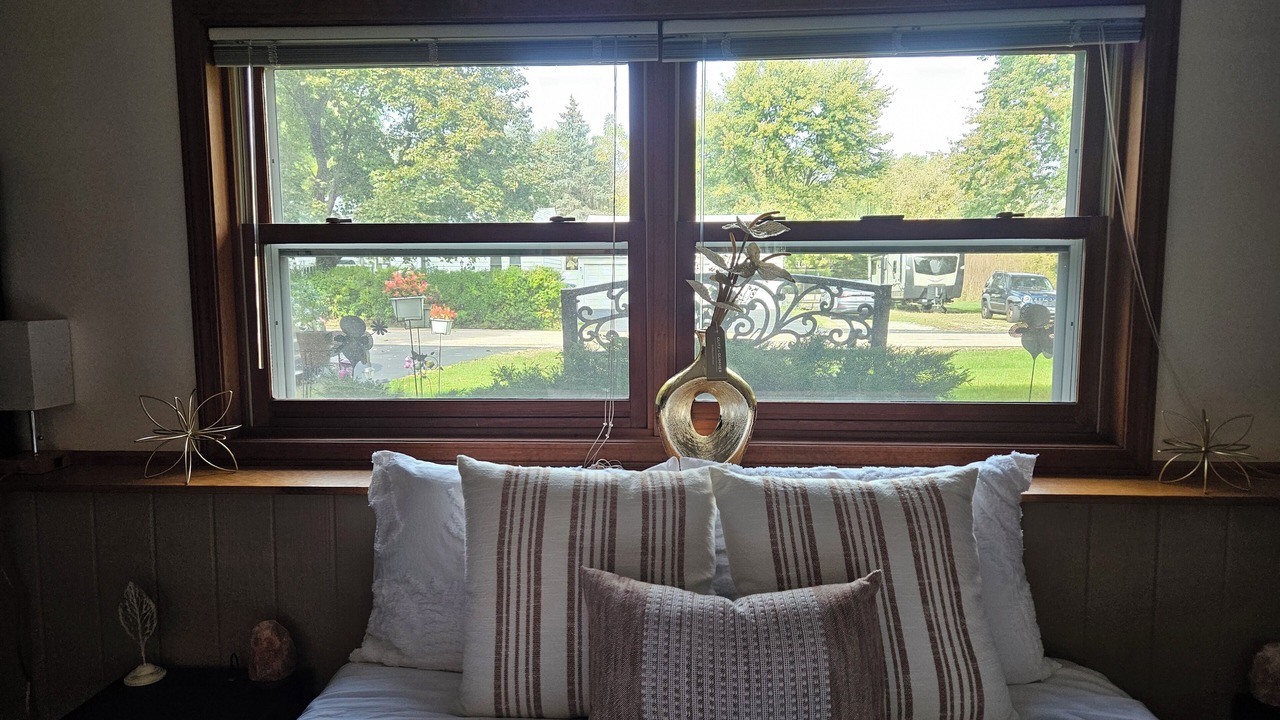 Photo of Bedroom in Lake Villa