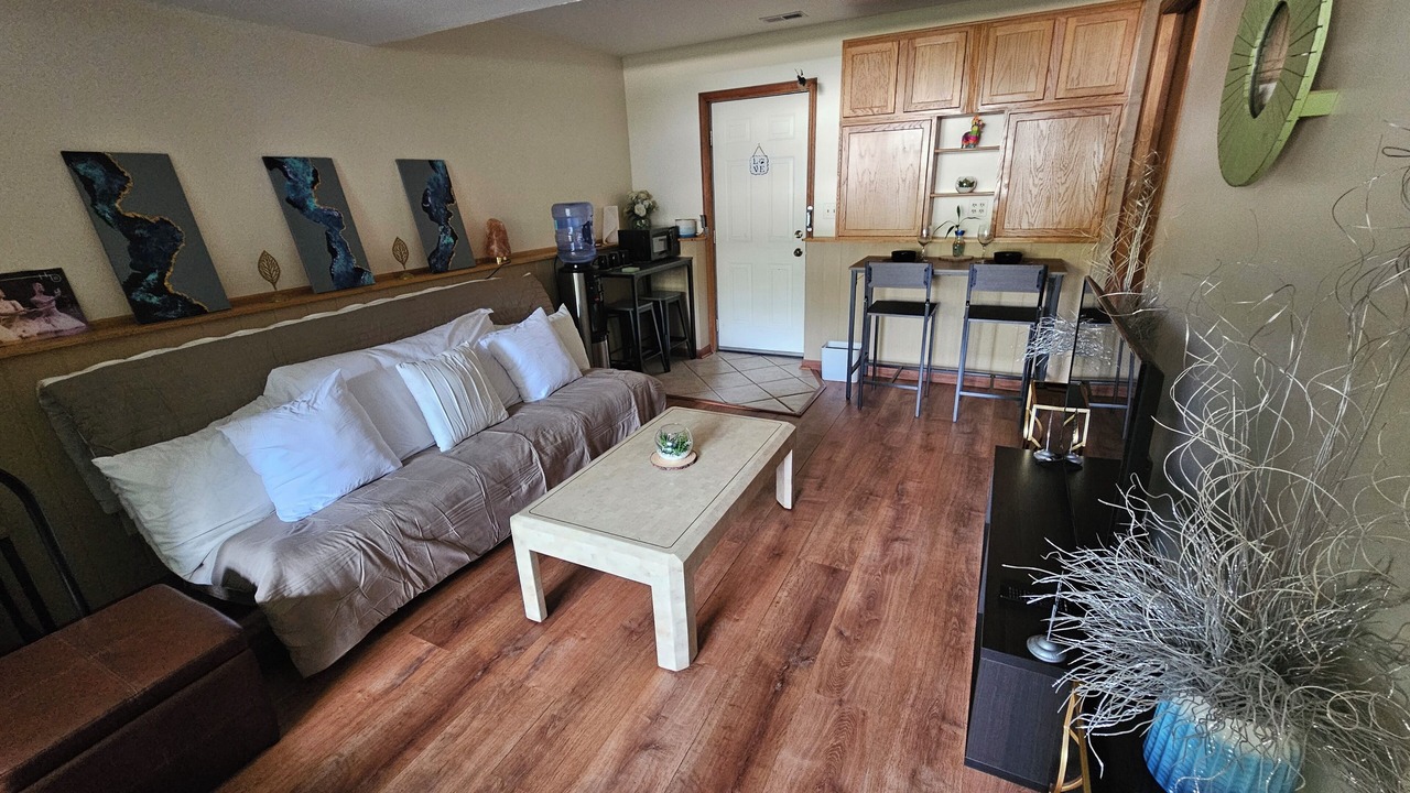 Photo of Livingroom in Lake Villa