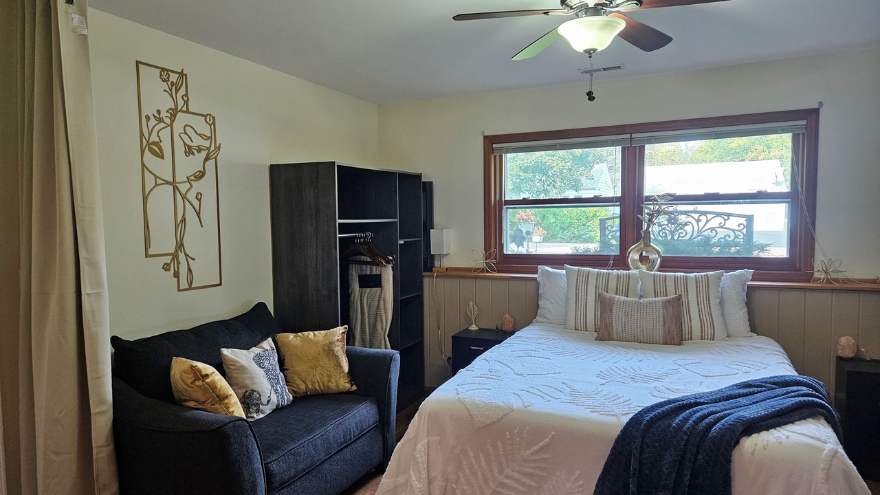 Photo of Bedroom in Lake Villa